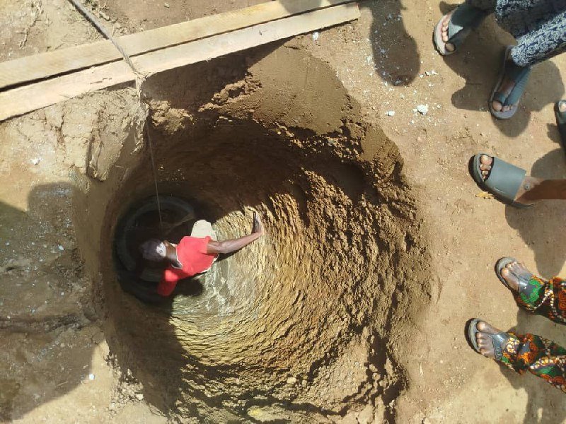 بداية وضع الرنغات داخل البئر